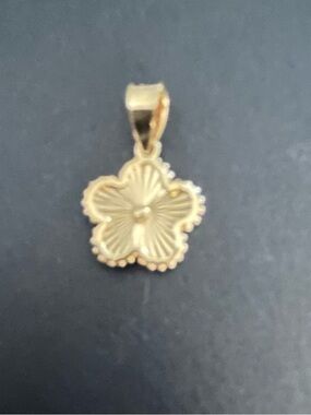 18 K Clover Gold Flower Pendant Necklace - 750